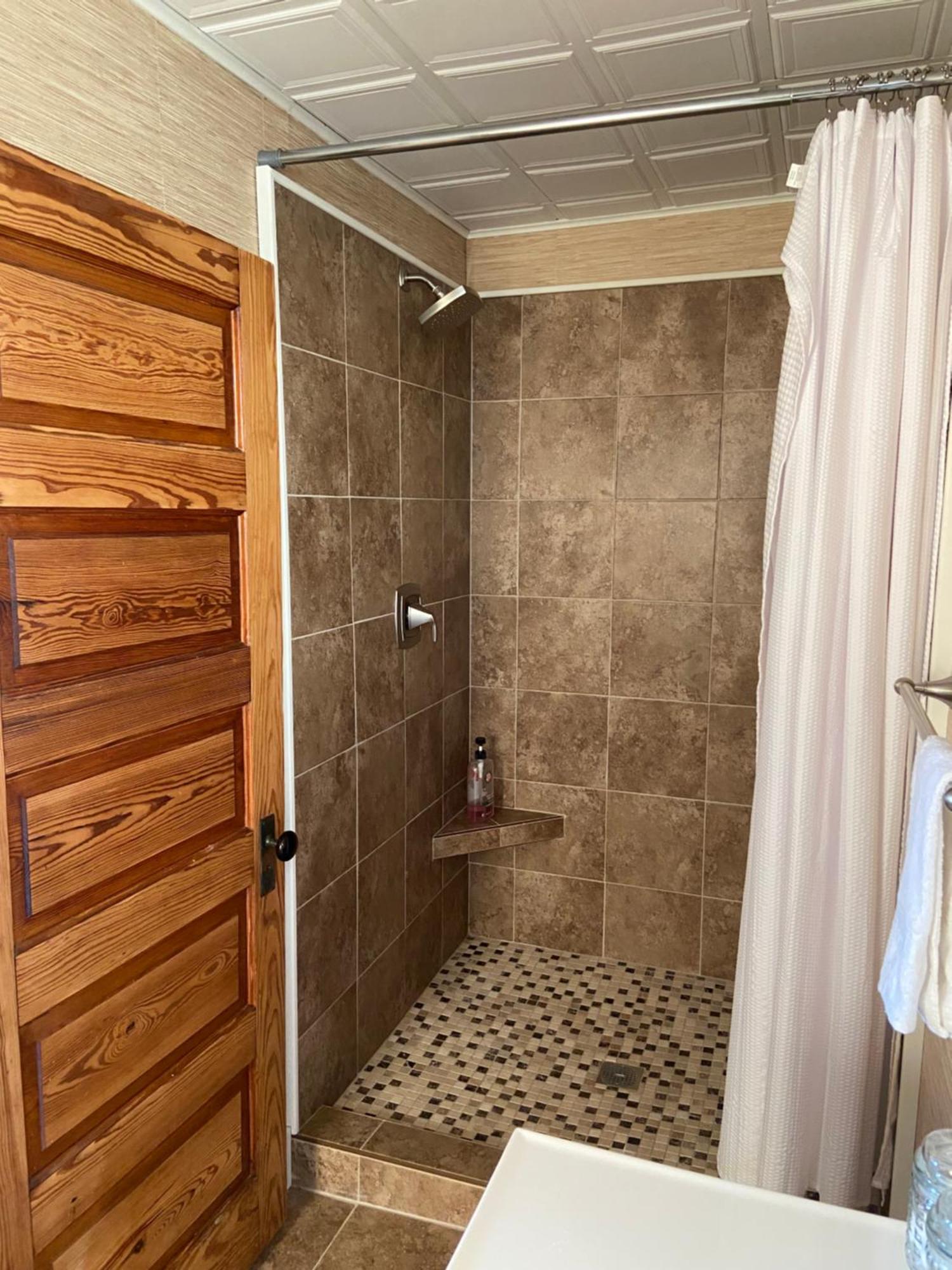 Tavern - Country Suite Newport Luaran gambar
